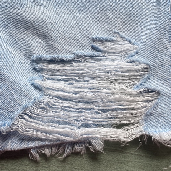 American Eagle Distressed Baggy Mom Shorts — Size 0!! - Picture 2 of 11